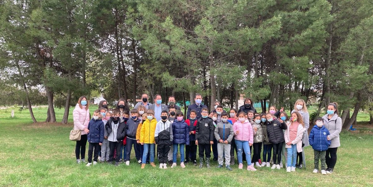 CLMpressDigital's tweet photo. El Gobierno regional inicia las actividades de primavera del programa de educación ambiental “Educando en Verde” en el vivero central de Toledo https://t.co/Gi4eORegvR #CLMpresDigital  @gobjccm @pscmpsoe @jaregatero https://t.co/UYOeVI2uyw