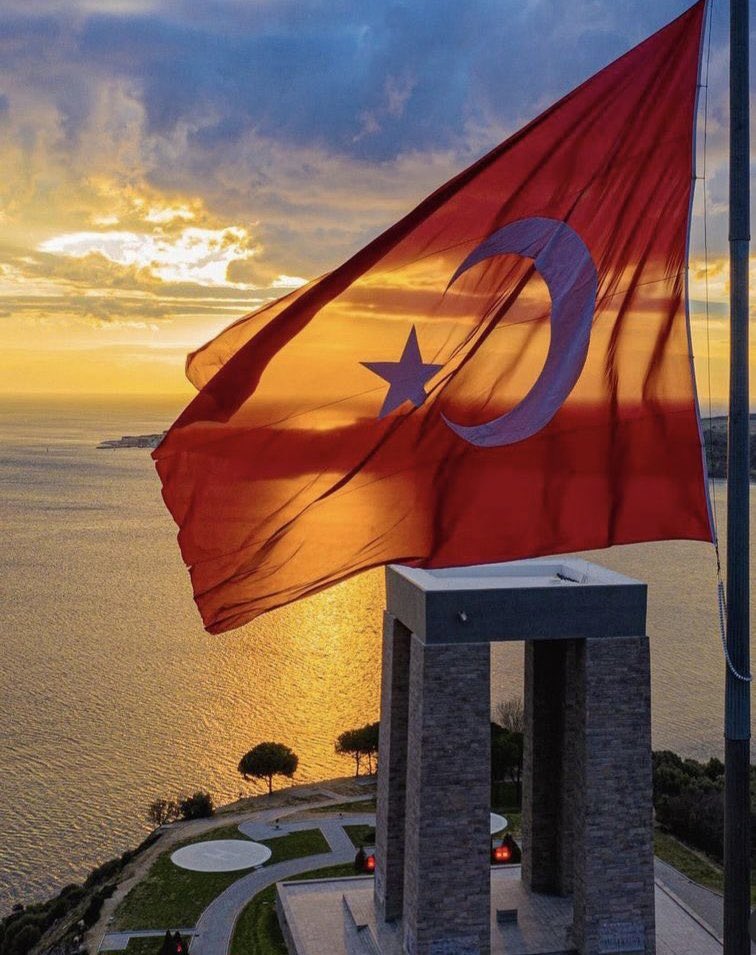 Çanakkale’yi geçilmez kılan, büyük bir zaferi bizlere armağan eden Mustafa Kemal Atatürk’ü ve tüm şehitlerimizi sonsuz saygı ve minnetle anıyoruz. 18 Mart Çanakkale Zaferimizin 107. Yılı kutlu olsun! 🙏🏽🖤
 #CanakkaleGecilmez