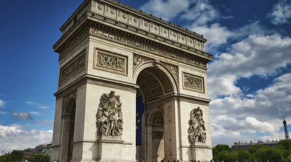 Select_TH's tweet photo. Inspired by #Paris and @JoannaLumleyUK new show #GreatCitiesoftheWorld? Enjoy a Paris short break from just £499 pp! See https://t.co/X3MC82TWx8 #holiday #France #travel @EurostarUK #wanderlust #francetourisme #francetrip #europe #visitfrance #joannalumley https://t.co/00TqdWpttr