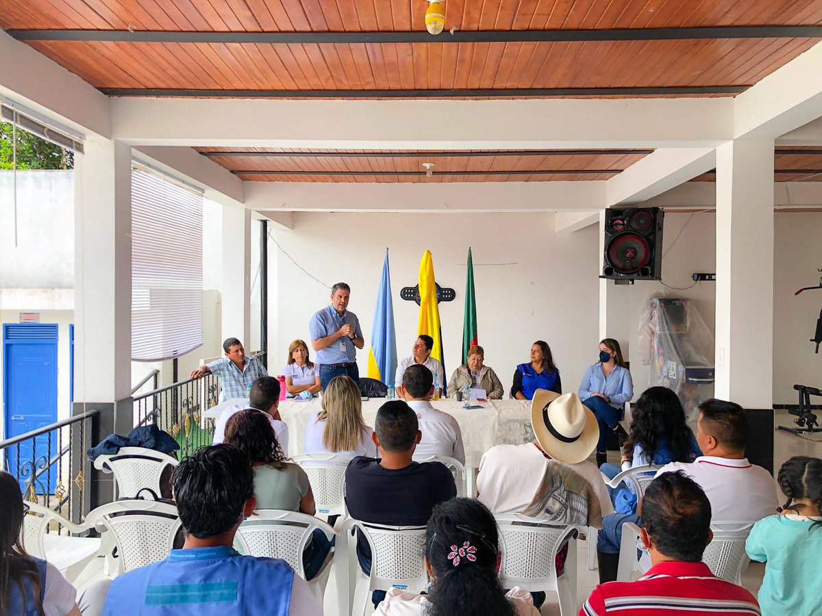 MisionONUCol's tweet photo. #HechosDePaz En Viotá, Cundinamarca, un grupo de personas en proceso de reincorporación construyó una placa huella de acceso al cementerio, como medida de reparación a víctimas de la vereda San Gabriel, con apoyo de @AlcaldiadeViota @AgenciaPazCundi @ARNColombia @DunnaColombia 🕊️ https://t.co/d8sXjLSeBQ