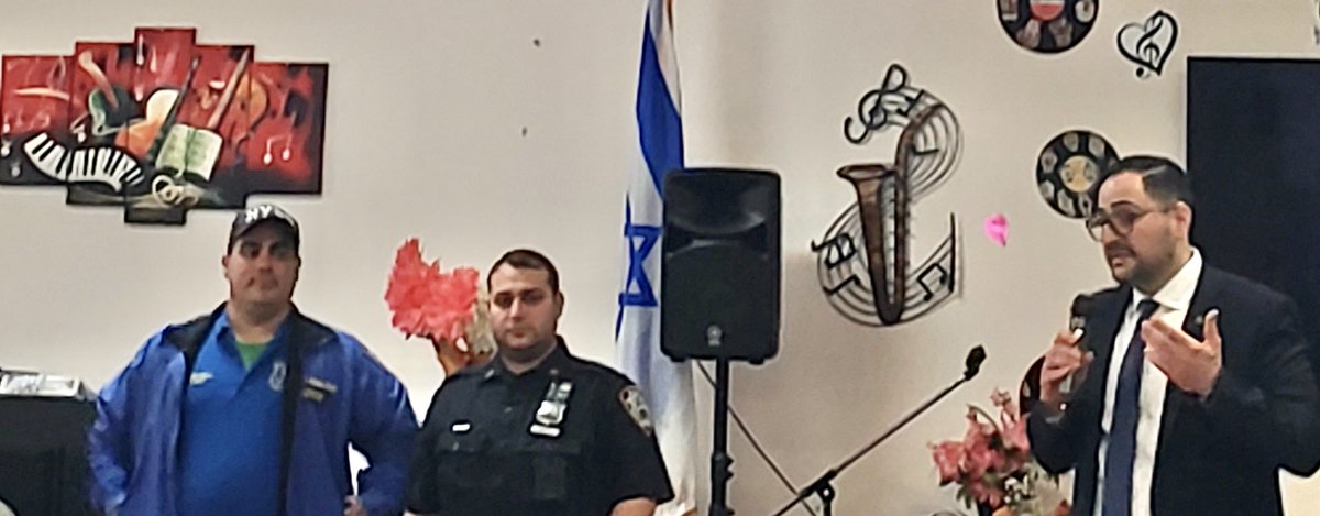 NYPD60Pct's tweet photo. Your 60 Precinct Community Affairs and Neighborhood Coordination Sector ‘A’ Officer’s educating seniors on Senior Scams at the #Maaser Day Care Senior Center. Special thank you to Be Proud Foundation for inviting us to this event. #NYPDConnecting https://t.co/1OOKtJo7j9