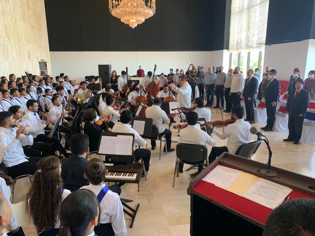 Coros estudiantiles Rubén Darío del departamento de Managua, realizan concierto en saludo a los 100 días de relaciones diplomáticas entre #China y #Nicaragua.