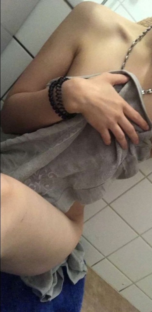 leablf66's tweet photo. Une bonne douche 😋 https://t.co/ocScNck6jA