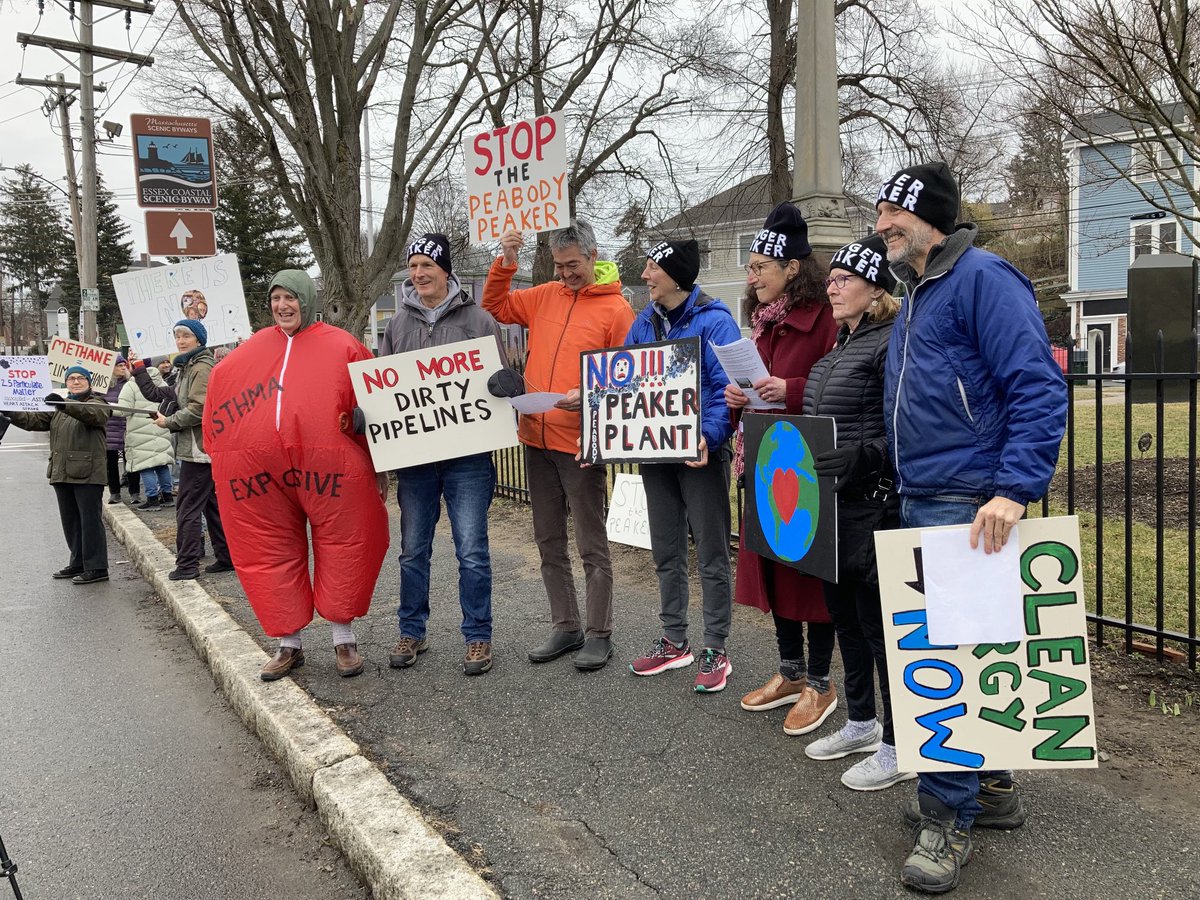hilarykdavis's tweet photo. Stop the #PeakerPlant in Peabody. Bring a democratic process to energy sourcing! #fastingforafuture #babysfirstprotest https://t.co/fVIcMQ328e