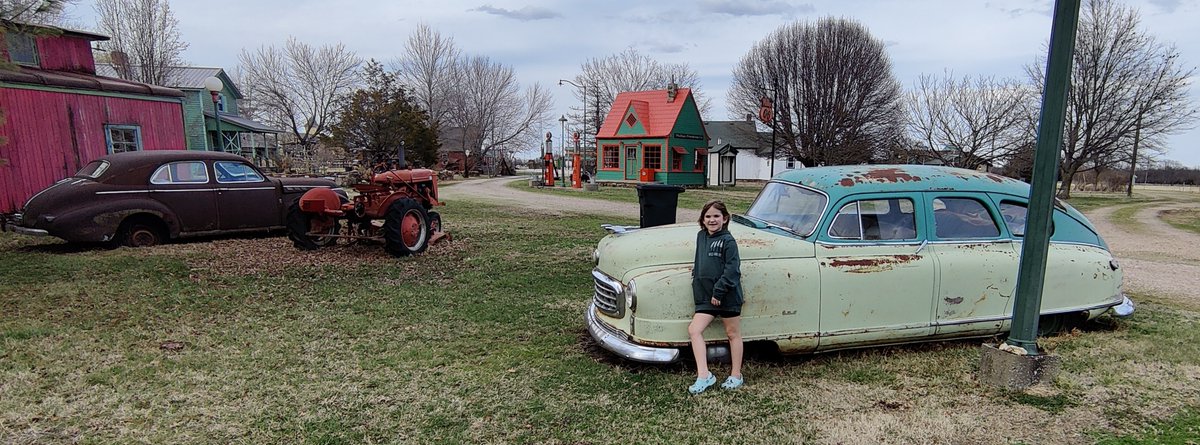 James Hess (@jameshess) on Twitter photo <a href="/iowahawkblog/">David Burge</a> Historic Red Oak II in Missouri. The one in the foreground has Cadillac badging.
#DavesCarIDService <a href="/iowahawkblog/">David Burge</a> Historic Red Oak II in Missouri. The one in the foreground has Cadillac badging.
#DavesCarIDService