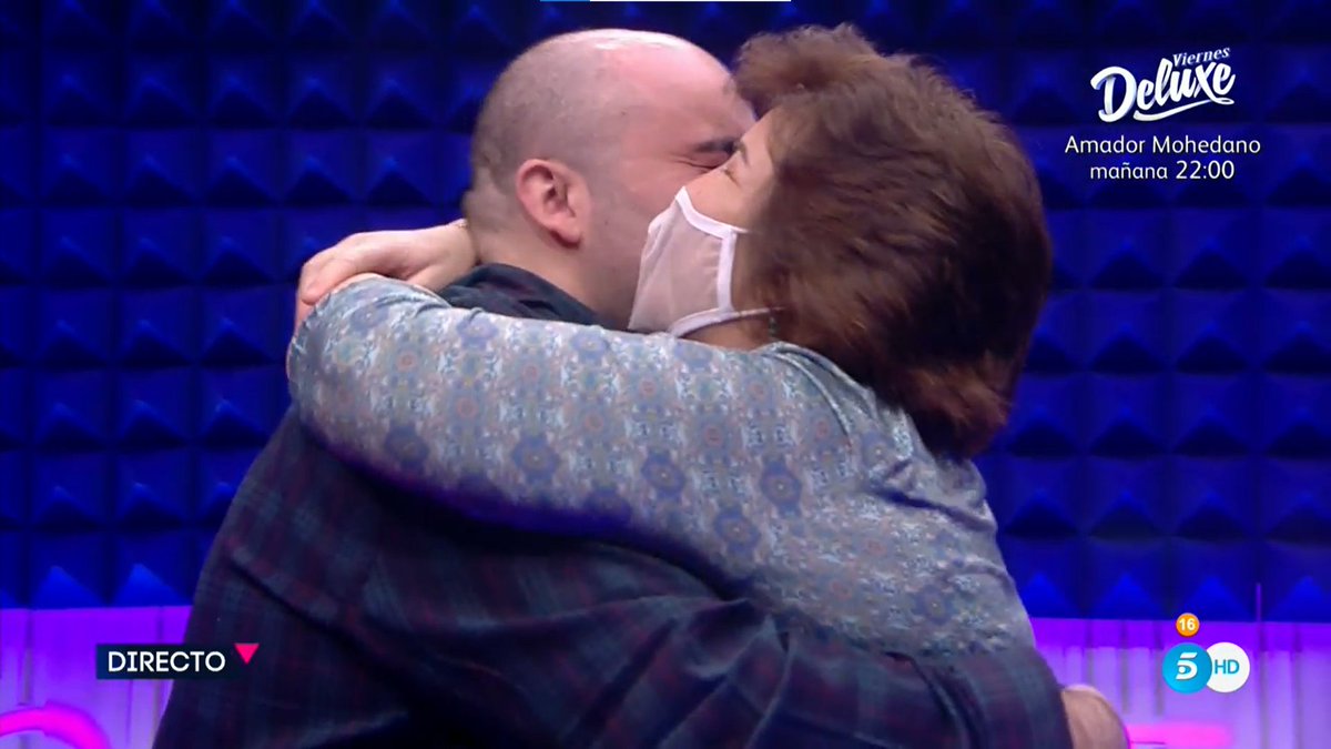 SecretStory_es's tweet photo. ¡Qué momentazo el reencuentro de madre e hijo! "Eres un chico extraordinario. Tus amigos y todo el mundo están pendientes de ti, dicen que te quieren mucho" #SecretGala9 https://t.co/Mv4RL15285