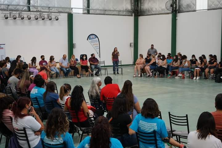 DSLaMatanza's tweet photo. 🩺 NODOS SALUDABLES

Junto a la Secretaría de @saludpublicaok  realizamos la presentación de 48 Nodos Saludables, espacios pensados como puntos descentralizados en el territorio destinados a promover y prevenir la salud. https://t.co/A65CC8wrYY