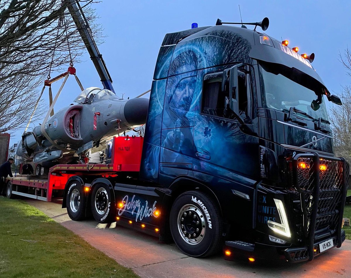 MattPaint1's tweet photo. #johnwick #volvo #harrier #airbrush https://t.co/vyjCHDlxin