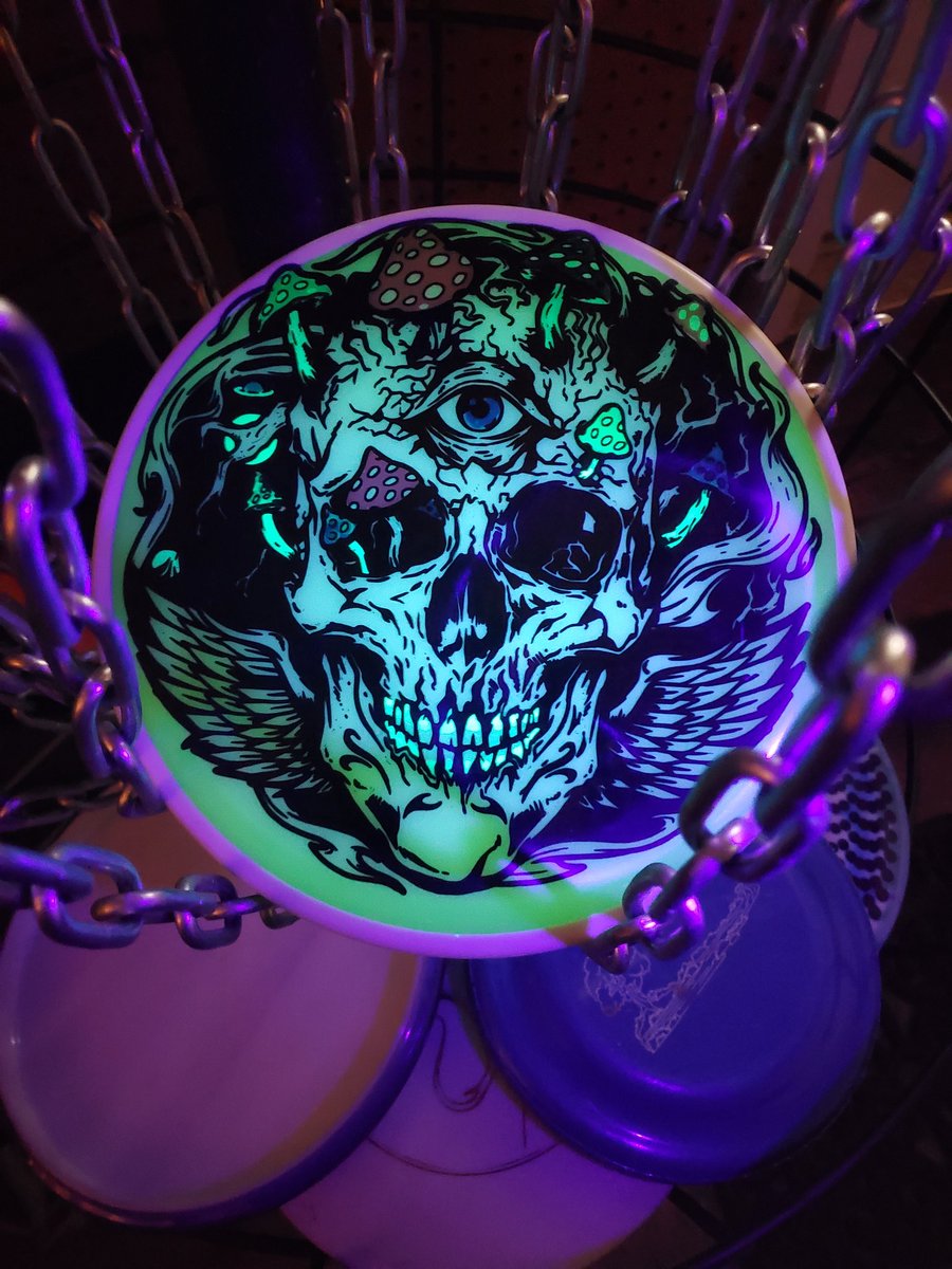 Its tiiiiiimmmmeeeee...
The 500 follower/Stu's bday giveaway starts right now
 
To enter:
1. Must be following me
2. Retweet this tweet

Thats it. I will randomly select the winner on Monday and they will receive this custom dyed MVP Glow 2.0 Reactor 

Good luck. Love ya, mean it