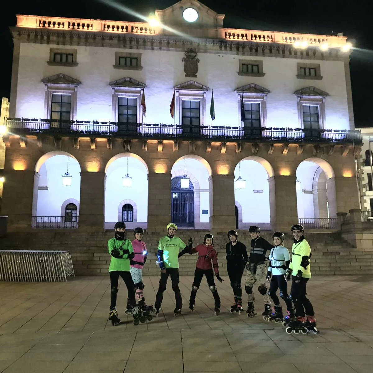 CCRuedas's tweet photo. Y después de la Calima... Volvemos a rodar!!! Y nada mejor que con una ruta intermedia por el centro de Cáceres. #ccrueda #patinajeenlinea #deportecaceres #deporteextremadura #caceres #diversion https://t.co/RcqmuE4QQp
