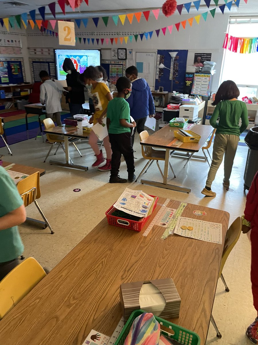 We had so much fun delivering our #leprechaun #letters and #gold to Mrs. Avula’s  class. @ChimborazoES <a href="/mkavula01/">Mary Kay Avula</a>
