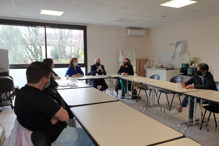 Le sous-préfet de Castelsarrasin, Arnaud Sorge, le Conseil départemental, Pôle emploi et l’APAS se coordonnent afin de faire découvrir, à des jeunes sans emploi, la richesse des métiers de l’aide à domicile, en faisant tomber les a priori et susciter des vocations.
#Emploi