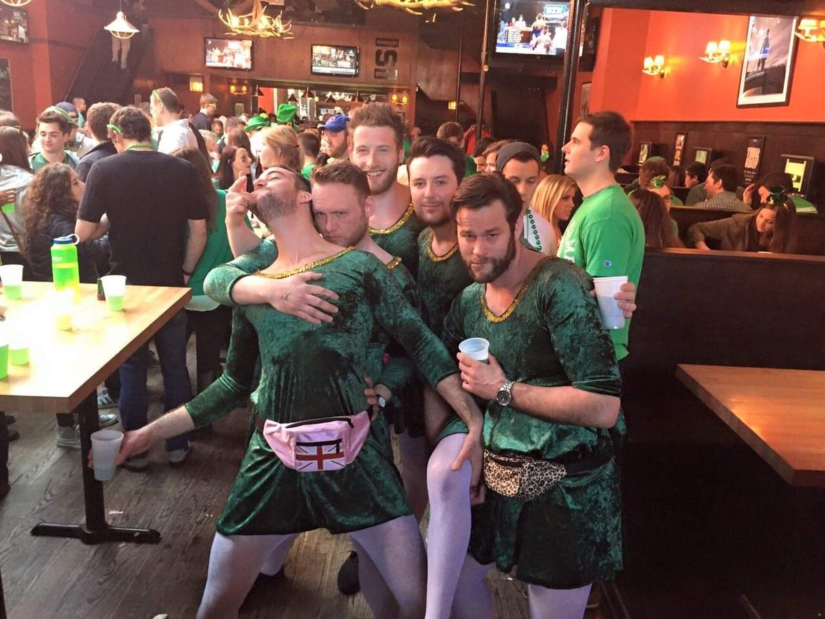 netsecfocus's tweet image. This one turned up on photo memories today. Oh Chicago, your green beer was fucking disgusting but I miss you and that fresh breeze through thin tights.