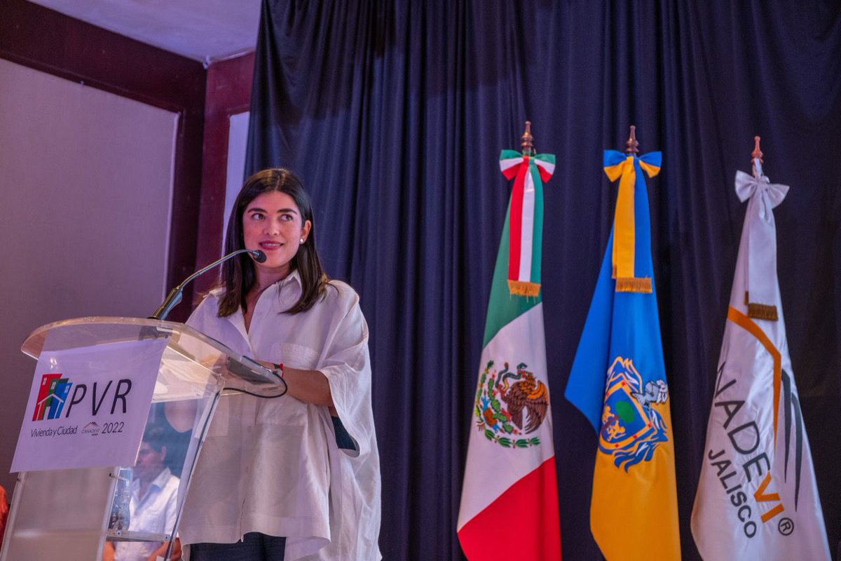 patriciaurbana's tweet photo. Aprovechando el Foro de Vivienda y Ciudad de @CanadeviJ, compartimos las experiencias que tenemos en los proyectos del @GobiernoJalisco que abonan en la renovación y rehabilitación urbana pensada para que las personas puedan vivir la ciudad. https://t.co/JWGukWBjnC