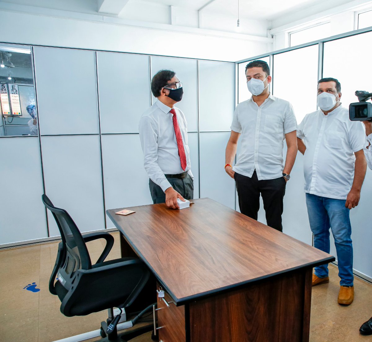 LalithWK's tweet photo. ජාතික ප්‍රවාහන වෛද්‍ය ආයතනයේ කළුතර ශාඛාව විවෘත කිරීම.

National Transport Medical Institute was inaugurated in Kalutara branch on the 15th under the patronage of Dilum Amunugama of the Ministry of Transport.

#DilumAmunugama #LalithWarnakumara #NTMI https://t.co/O2UnU3XXgv