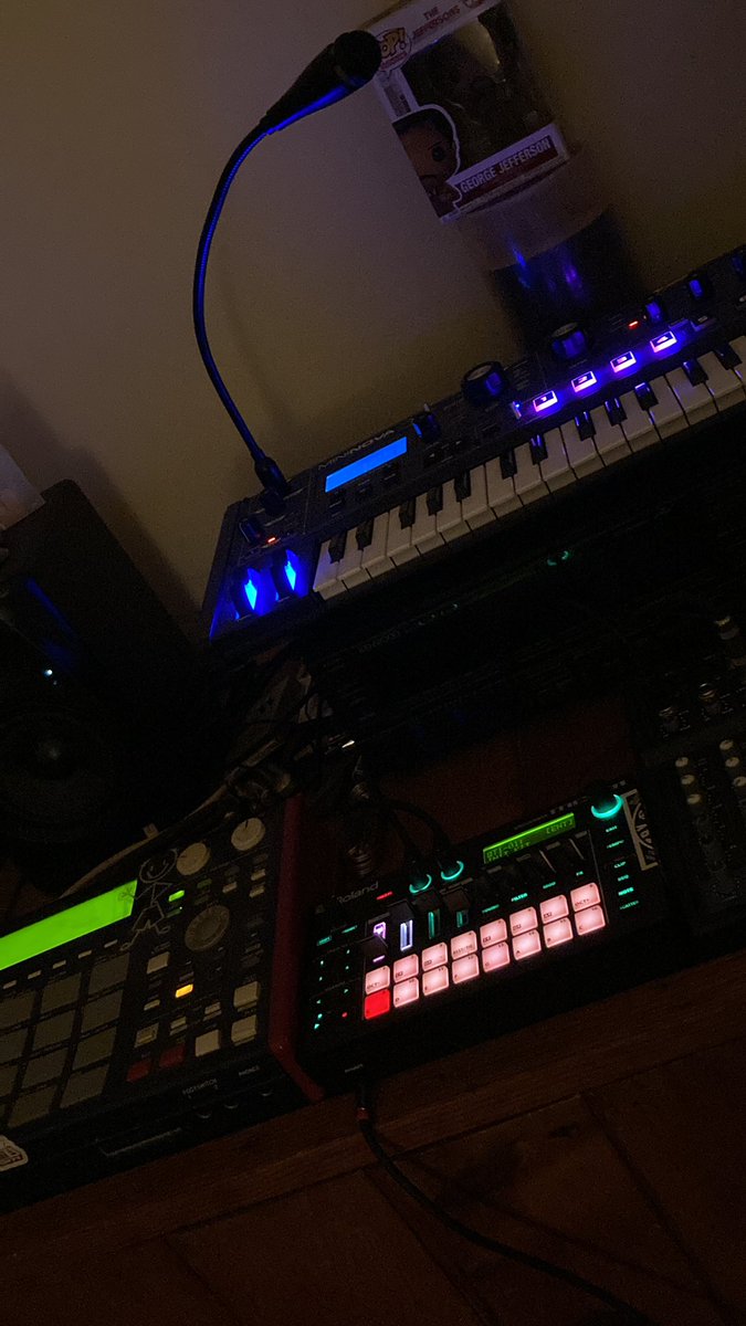 KLuv330's tweet photo. #BrothersCommittee #TheGO #WhooMe @ListentoBlast #WhooGOsThereFM #Buttergng #ControlleriseMob #KoalaGang #TurnThoseMachinesBackOn 💯💯😤🤓 #StyTnd https://t.co/I58yO66N19