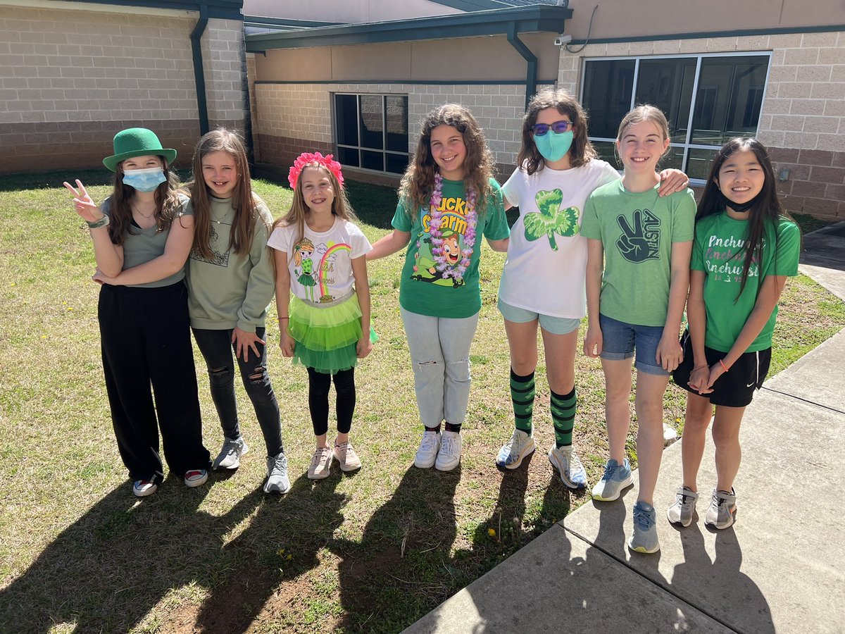 TeacherMidkiff's tweet photo. Lots of shenanigans today at school! #StPatricksDay #5thgrade @MarvinESNC @teachinwithmsk https://t.co/Be8ZeGguGO