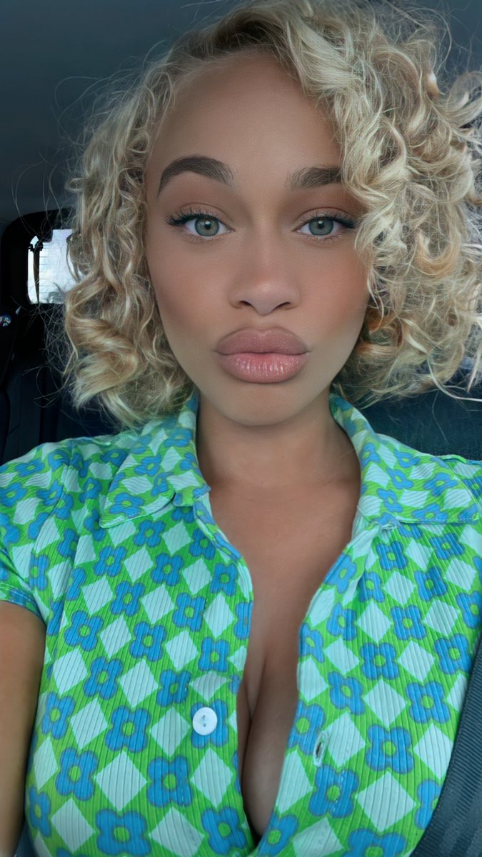 blondebunniee's tweet photo. Happy St. Patty’s 🤑 https://t.co/BX0fZxNUsi