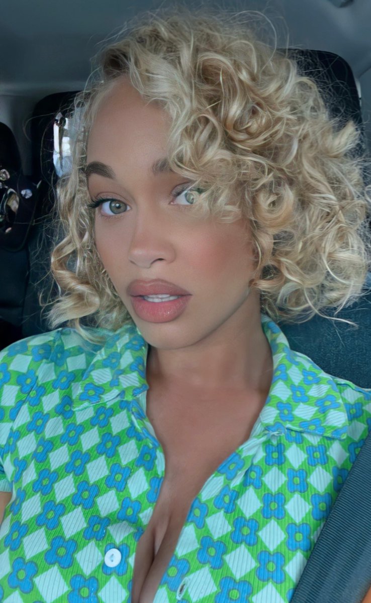 blondebunniee's tweet photo. Happy St. Patty’s 🤑 https://t.co/BX0fZxNUsi