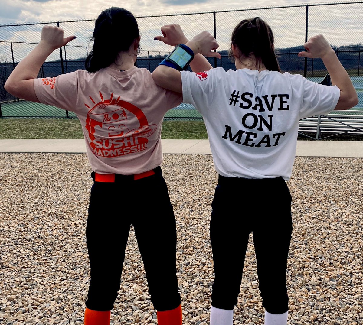 CamerynSprankle's tweet photo. It may be softball season right now but it’s ALWAYS #saveonmeat season🥩🥎
@emmapaul5_ @sprankleryan7
@HawksSOFTBALL22 https://t.co/TCFooFfUz9