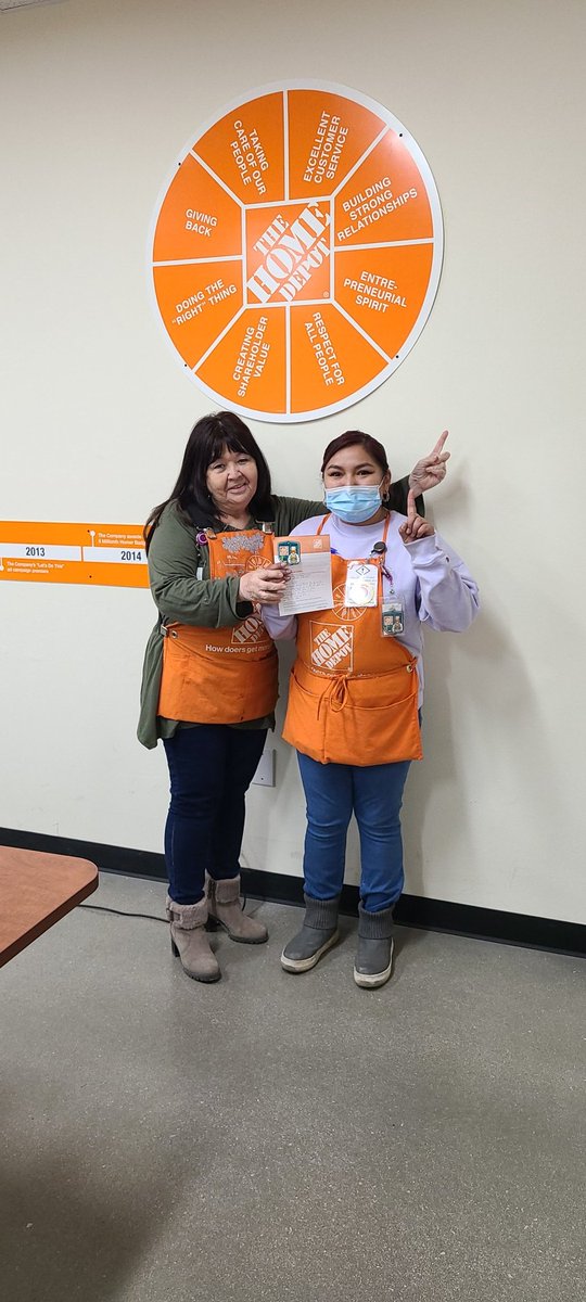 #3514 recognizing one of our brand new cashier on pushing credit svc of 9 applications. Great job #team3514 <a href="/THDslowman_will/">Will Slowman</a> <a href="/JesseSarver3514/">Jesse</a> <a href="/Hunter_Pipal/">Hunter</a> <a href="/MattCramer179/">m</a> <a href="/Melinda11521488/">Melinda Carter</a>