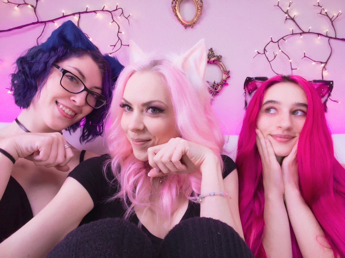 itsninarei's tweet photo. Live right meow! Come hang out. @oceawave, @Cherrygurl444 and I are playing couch co-op games on the switch together. Twitch: @Get_Gilded https://t.co/zJkkDSY7U5