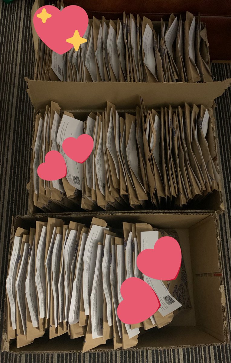 IMsBookNook's tweet photo. Another cracking, heart-happy day @heathryburn holding library sessions today!! And a stunning amount of books delivered from out WBD book fair!
I hope everyone has had happy, cosy ๐ฅฐ reading tonight!
#cosywithabook #libraryday #libraryskills #readforfun #ilovetohelp https://t.co/fnAtBgmX0u