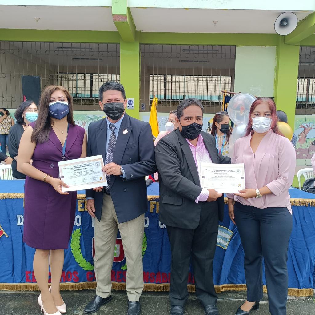 monka78's tweet photo. Hoy luego de dos años pudimos culminar el periodo lectivo de manera presencial en la institución Teodoro Maldonado Carbo del distrito #09D04, gracias a la comunidad comprometida, a los estudiantes por su esfuerzo, dedicación y a los docentes por su vocación permanente! https://t.co/oSsdZscXeJ