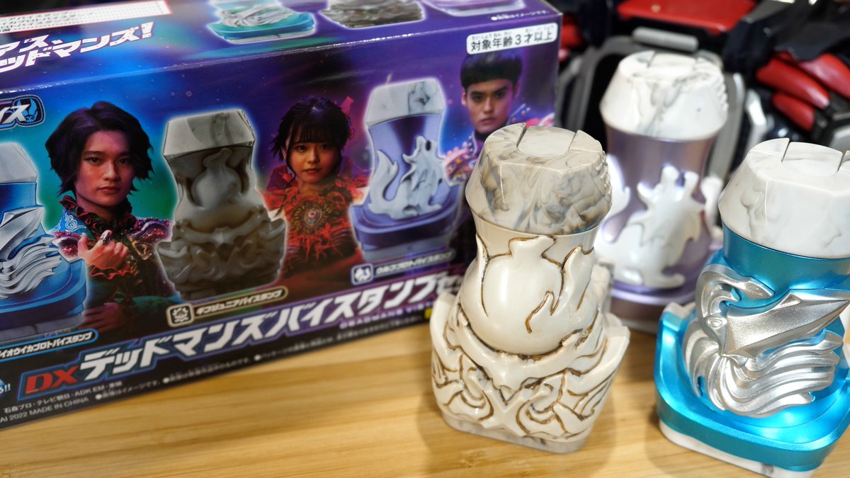 kyoryugerJP's tweet photo. グラシアス！デッドマンズ！アギレラ様・オルテカ・フリオの台詞を収録！プレバン限定「DXデッドマンズバイスタンプセット」ギフジュニア/ダイオウイカ/ウルフ 仮面ライダーリバイス https://t.co/r440dKLr46 @YouTubeより https://t.co/XFTwXw0NNK