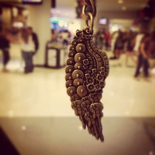 MyStudioMama's tweet photo. What’s one of your holy grail fandom items that you need to get?? 
Mine is the Believe Tour Wings keychain…! I need this so bad https://t.co/emnPxjC09W