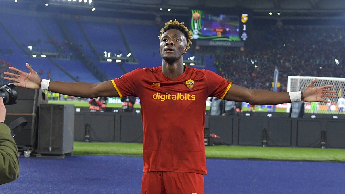 OfficialASRoma's tweet photo. 🫲🐺🫱 https://t.co/Iebb3qbB1G