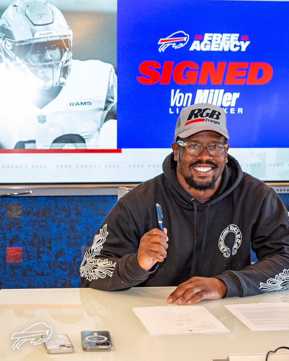 BuffaloBills's tweet image. 𝙄𝙣𝙠𝙚𝙙.

@VonMiller is officially a Buffalo Bill. 😍 #BillsMafia