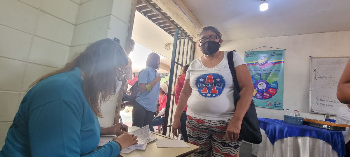 _LaAvanzadora's tweet photo. Es grato para nosotros @MPPEDUCACION realizar jornadas médico asistenciales para los maestros, que tanto lo merecen y necesitan. En #Carabobo no fue la excepción y llevamos atención en Oftalmología, Medicina General, Otorrinolaringología y Traumatología.

@NicolasMaduro https://t.co/jfF5b6ZBUu