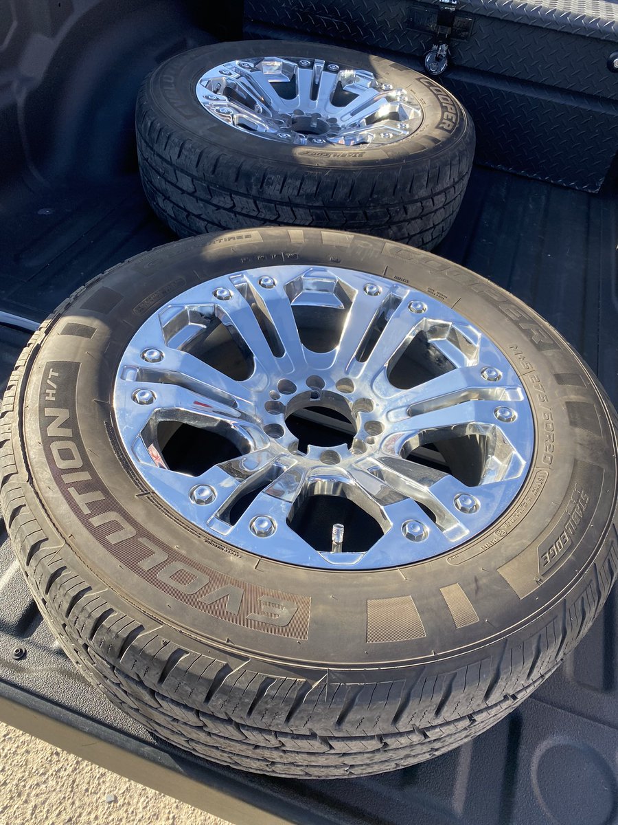 MikeJuarez22's tweet photo. For sale! 275/60/20 https://t.co/bfw46rOwnL