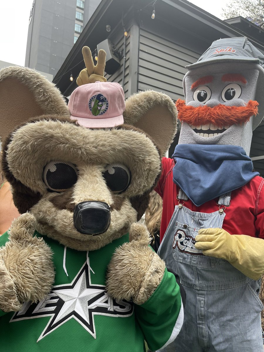 officialeague's tweet photo. things are getting [ official ] at #sxsw 

did you get your @picklesbaseball hat yet? 🥒

#makeitofficial #collideonrainey https://t.co/H2I5810ET0