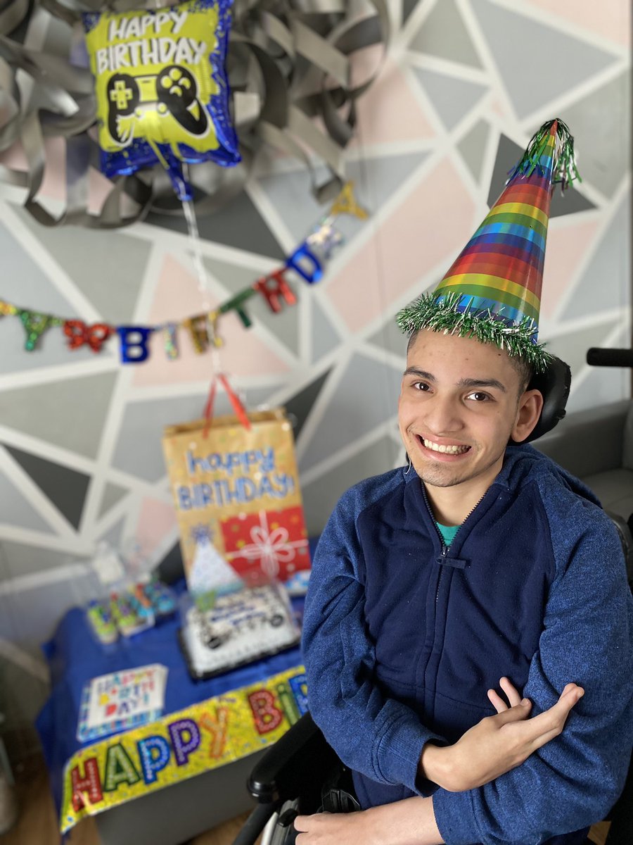 scolonJS's tweet photo. Today my son turned 17 years old.He is sweet,he never gets angry and he is grateful. Do you know what he asked for a gift?A #pS2, yes, one that came out years ago.BC I didn't know, I ended up getting him the PS1, the first one that came out and he was so happy and excited. https://t.co/PjFYHNcaH6