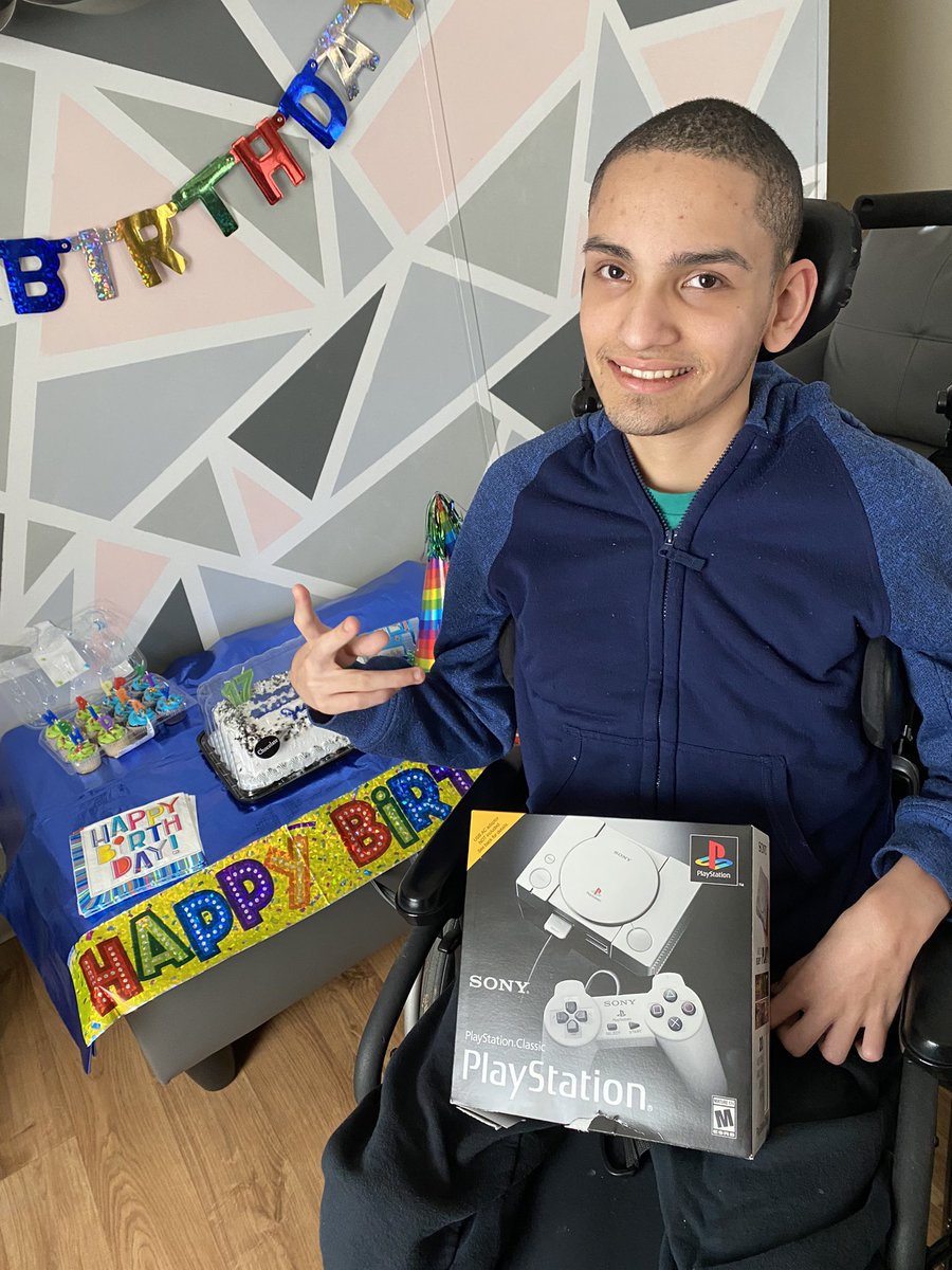 scolonJS's tweet photo. Today my son turned 17 years old.He is sweet,he never gets angry and he is grateful. Do you know what he asked for a gift?A #pS2, yes, one that came out years ago.BC I didn't know, I ended up getting him the PS1, the first one that came out and he was so happy and excited. https://t.co/PjFYHNcaH6