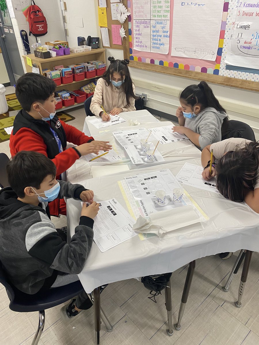 amberkim21's tweet photo. We have some fifth grade scientists in the making!! @ccsd21twain https://t.co/QxNDcZAJM1