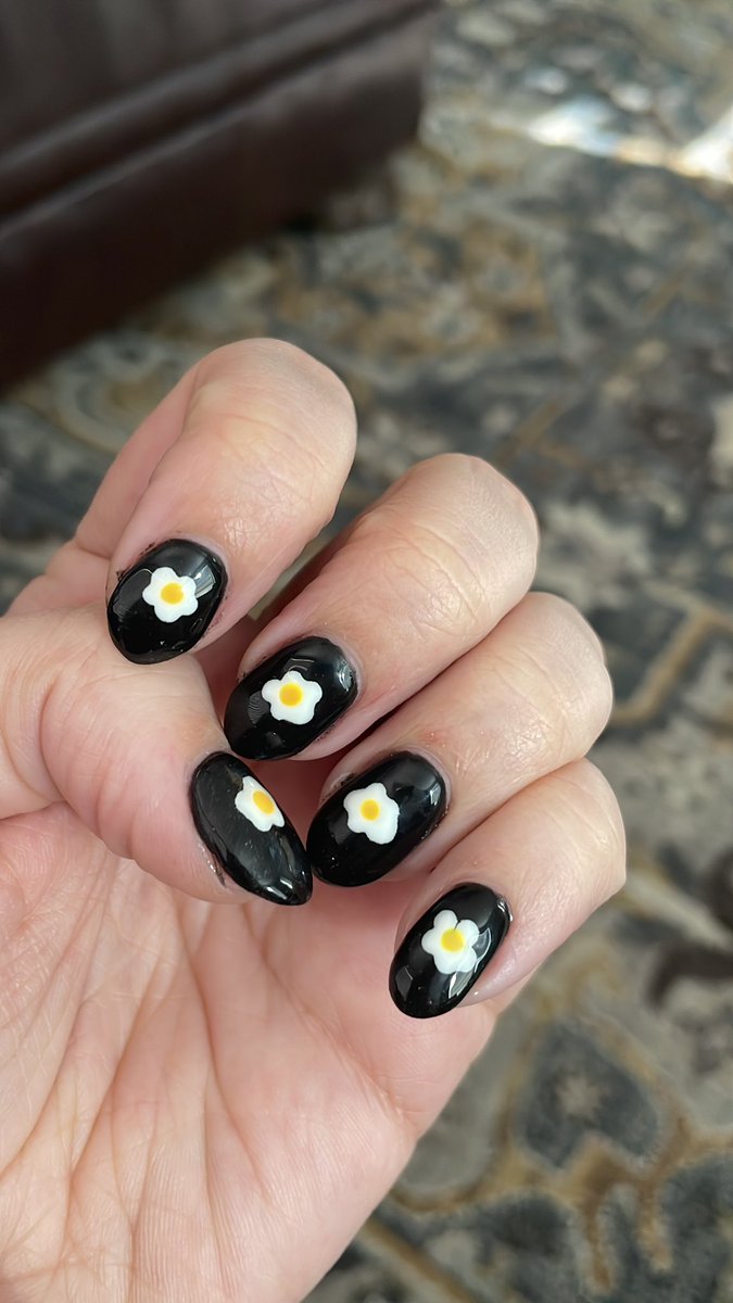 kelseybuckler's tweet photo. Just spent $98 on my nails for them to look like over easy eggs… https://t.co/rGAMWtzHn8