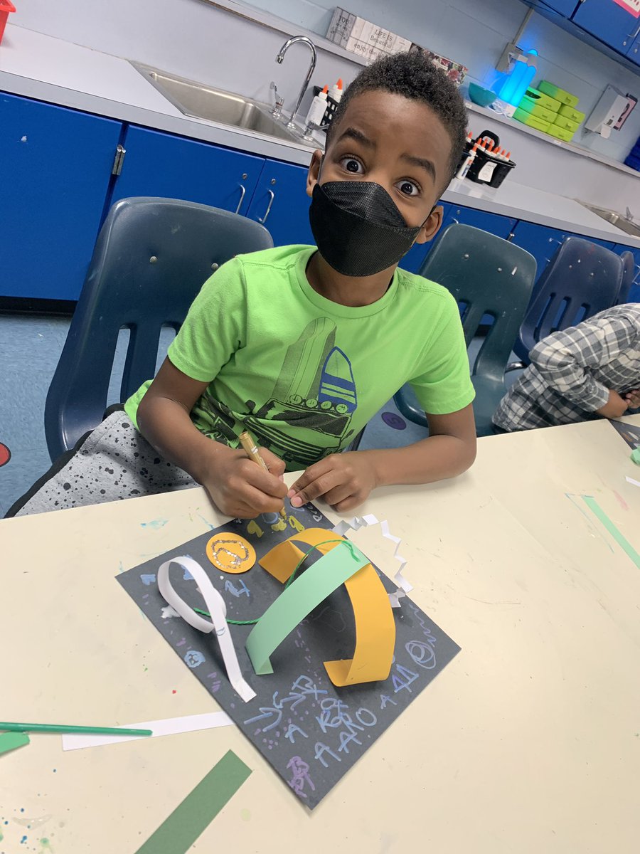 ArtCpes's tweet photo. Look at these amazing 3D paper sculptures by Ms. M’s Kindergarten artists today- Leprechaun 🍀 traps 🪤 #arteducation #elementaryart #glitter #metallicmarkers https://t.co/CUXISQYUgo