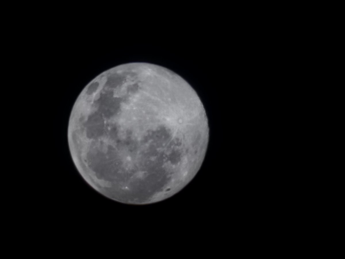 Naija_PR's tweet photo. The moon 🌙  on #ss22ultra tonight https://t.co/1tBOzh4r18
