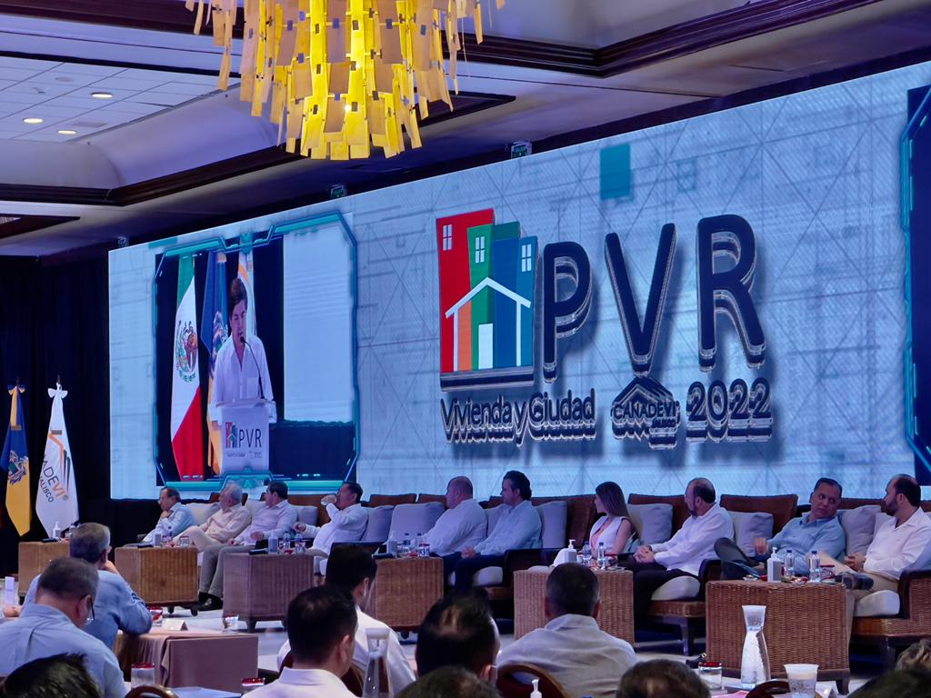 CANADEVINAC's tweet photo. En el marco de la reunión anual #vivienda y #ciudad #PuertoVallarta 2022, en presencia del gobernador de @GobiernoJalisco, @EnriqueAlfaroR y nuestro presidente nacional, @_Moreno_Alberto toma protesta el Consejo Directivo de @CanadeviJ. Enhorabuena y mucho éxito. https://t.co/JTXXCvyOnJ