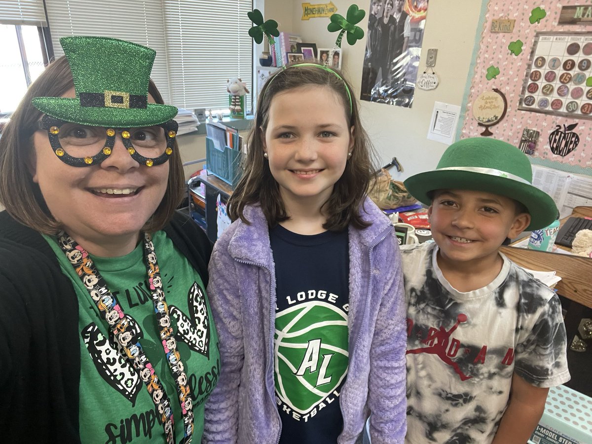 Oh what fun St. Patrick’s Day was today! We read fun books, learned about the history of Irish Lucky Charms and are Skittles. 💚🍀🌈 I loved seeing everyone’s green! #HappyStPatricksDay #luckoftheirish #teacherlife #fourthgradefun <a href="/CHESPirates/">Corinth-Holders Elementary School</a>