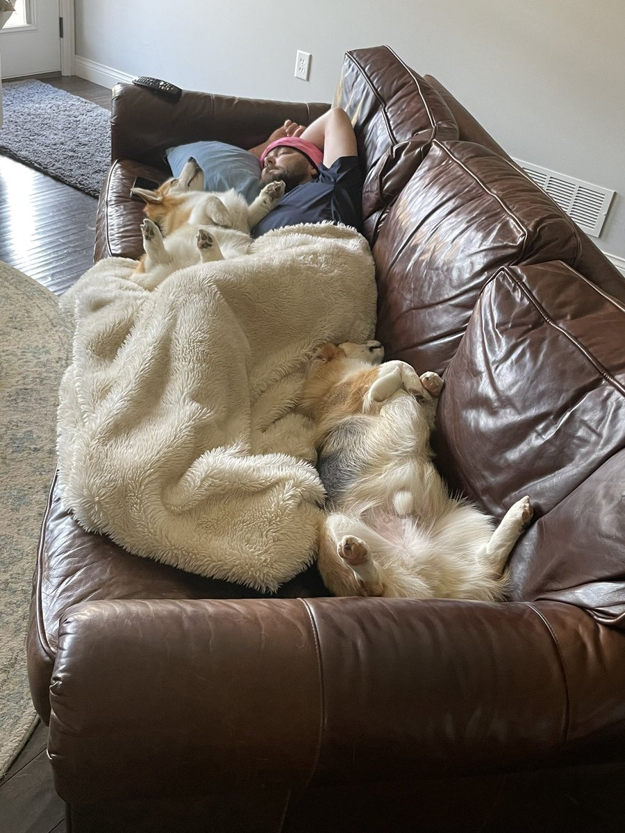 DasFla5h's tweet photo. Babies are exhausting https://t.co/HIi5zzFyQ6