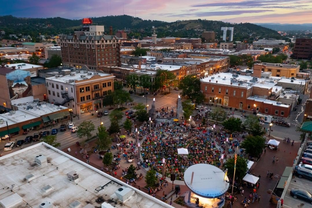 It's almost that time of year again! Will you be joining in on all the seasonal fun in Main Street Square and Downtown Rapid City this year? #DiscoverBlackHills

📸: instagram.com/blackhillsphoto