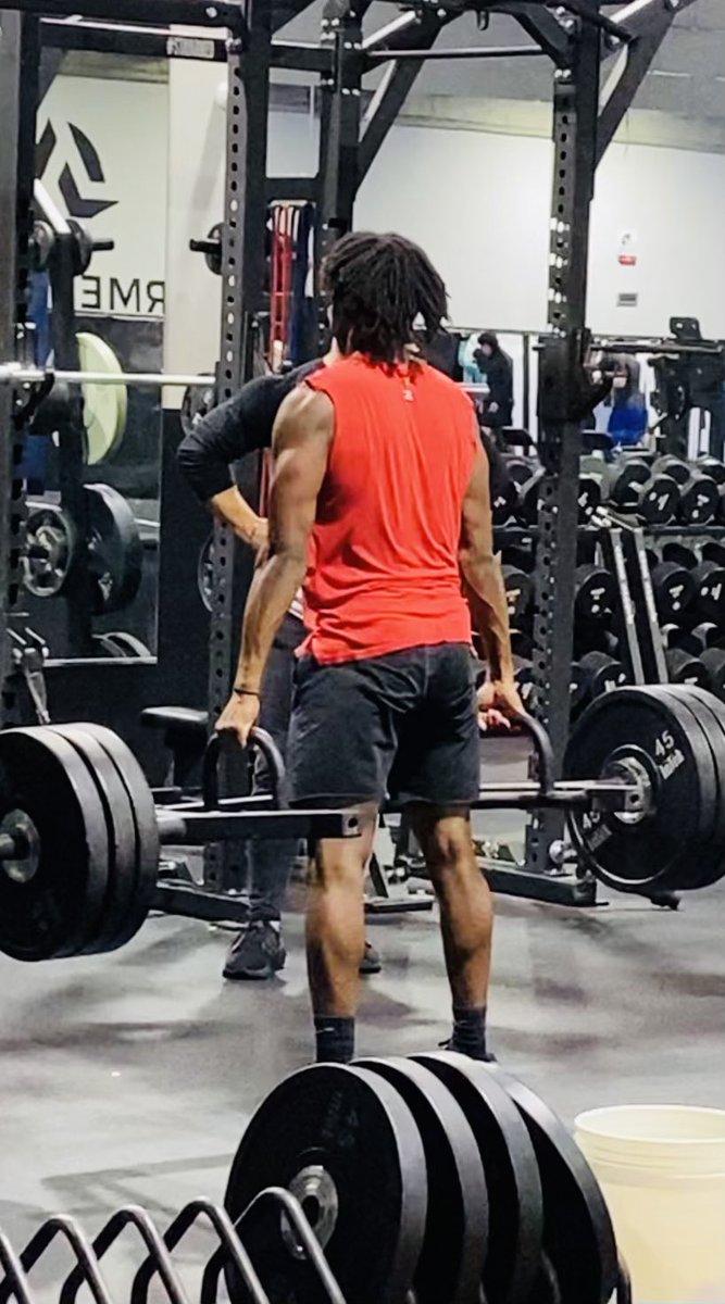 Champ7460's tweet photo. @ZionQb played at 156lbs last year. He weighed in at 179lbs today! Bigger Faster Stronger! Wait until Summer Track get here and y’all see that 10.6 100m! #almosthealthy https://t.co/sD1Zjns0EE