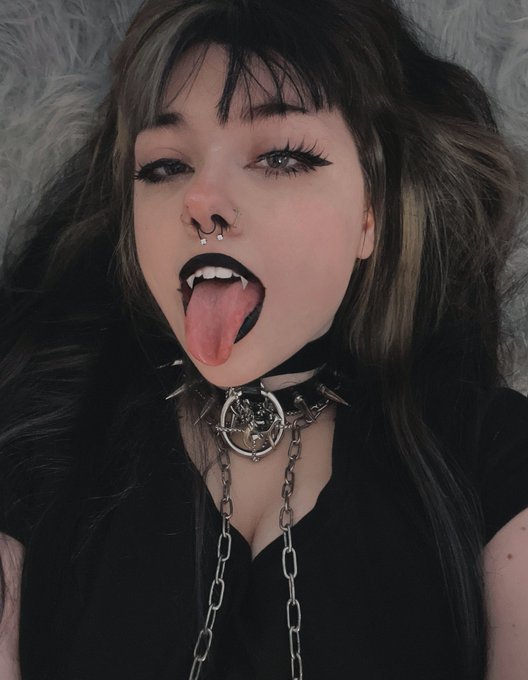 Bite me &hearts;️ https://t.co/0d5QG5RvLD<a href="/tag/throne"class="tags"><span>#throne</span></a><a href="/tag/wishlist"class="tags"><span>#wishlist</span></a>