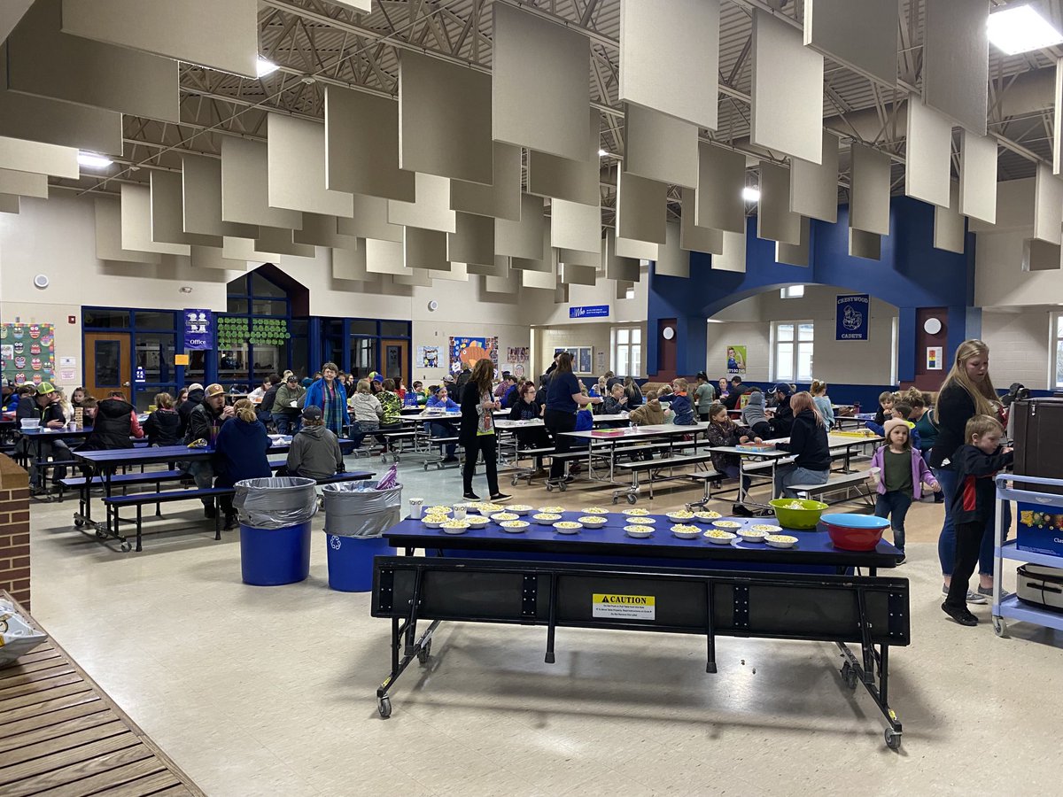 TedIhns's tweet photo. Great to see so many families at Crestwood Elementary family game night. ⁦@HowardWinnCSD⁩ #HowardWinnCSD ⁦@DouglasASickles⁩ https://t.co/JqoHrQ1KWn
