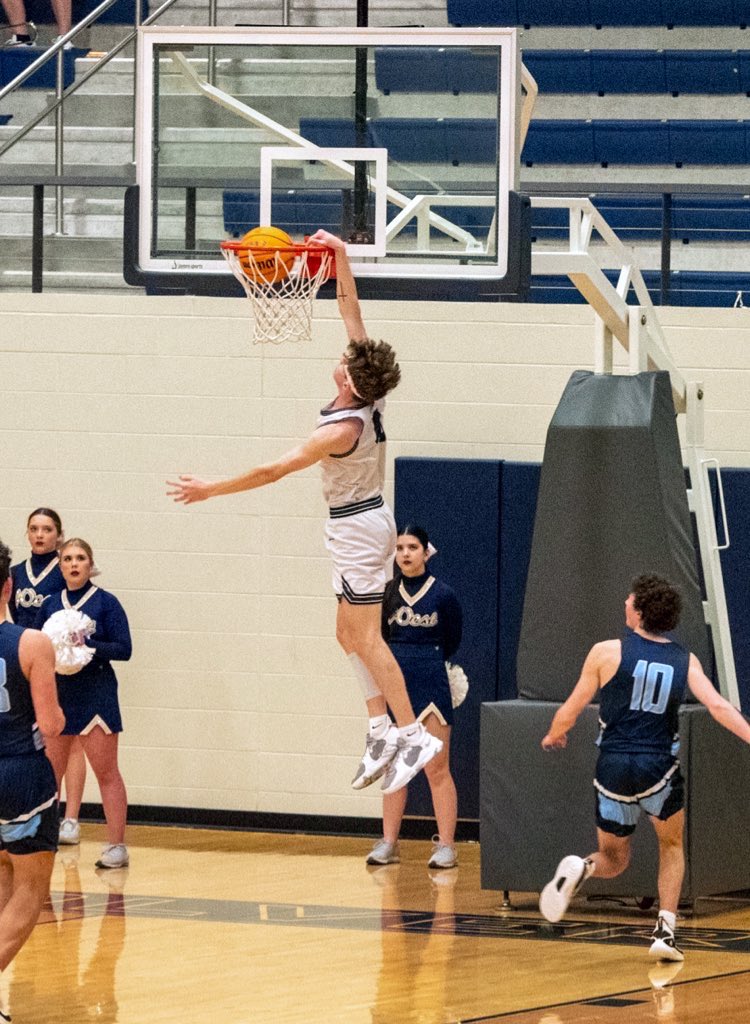 BWHS_Hoops's tweet photo. CP, Tucker & Riley still doing their thing.
Shooters Shoot
Jumpers Jump
#WestForever https://t.co/R8Q1ShozPl