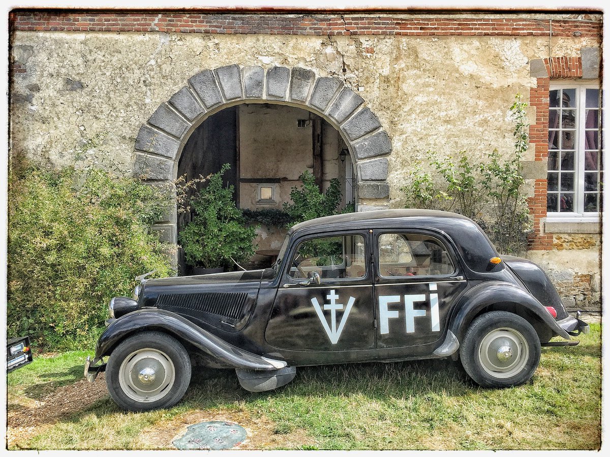 jackonline1's tweet photo. Chaque jour de mars je sors une voiture noire de mes archives #blackber un arc en ciel automobile pour réchauffer ton petit cœur https://t.co/JAqvSR3v4V